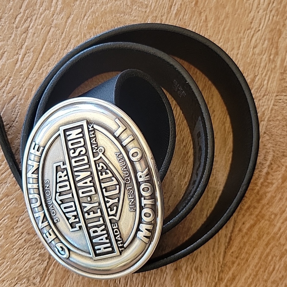Harley Davidson belt buckle with belt.